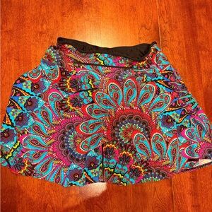 Sparkle Skirt Hiker Size L Colorful Paisley. Running shorts with pockets